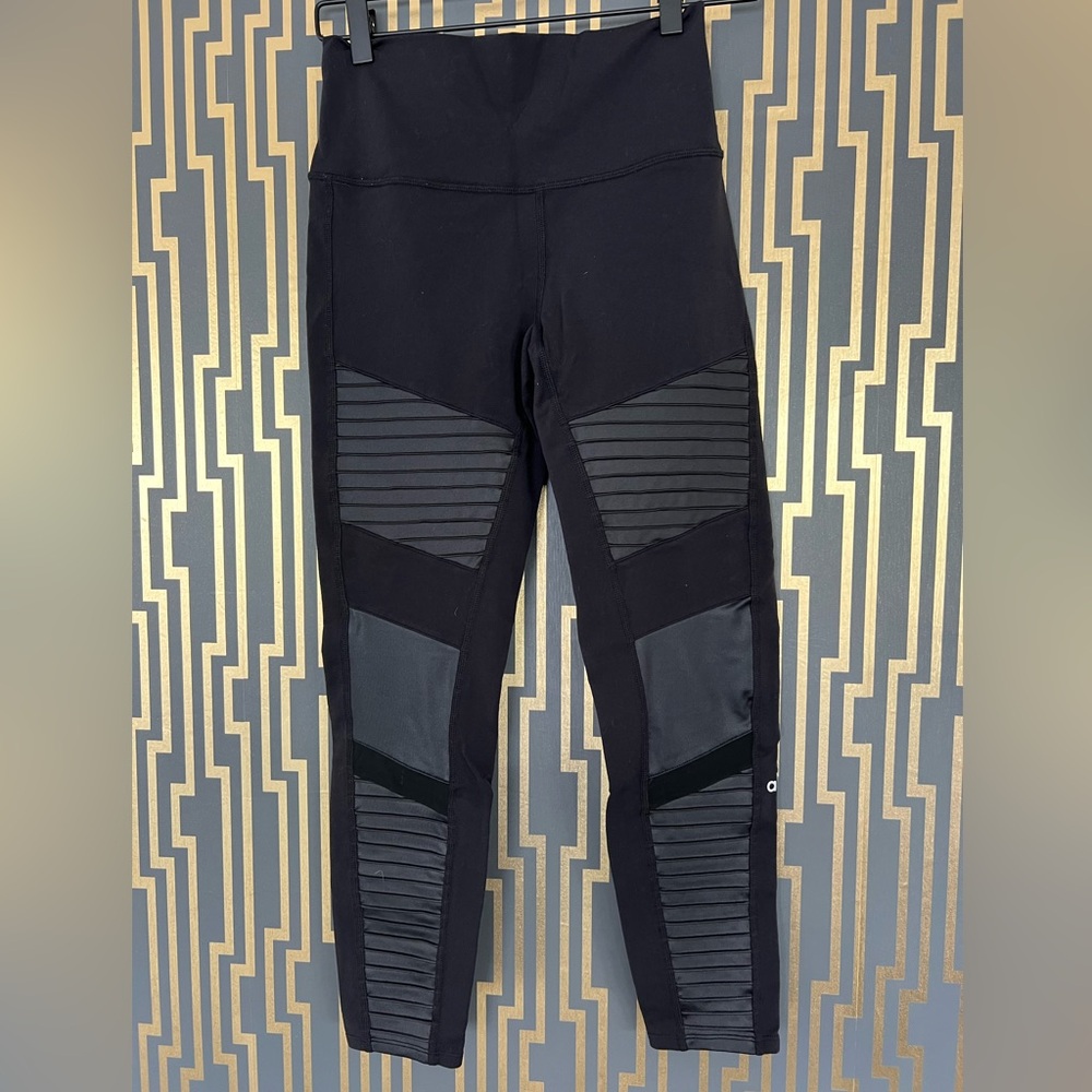 EUC ALO Leggings